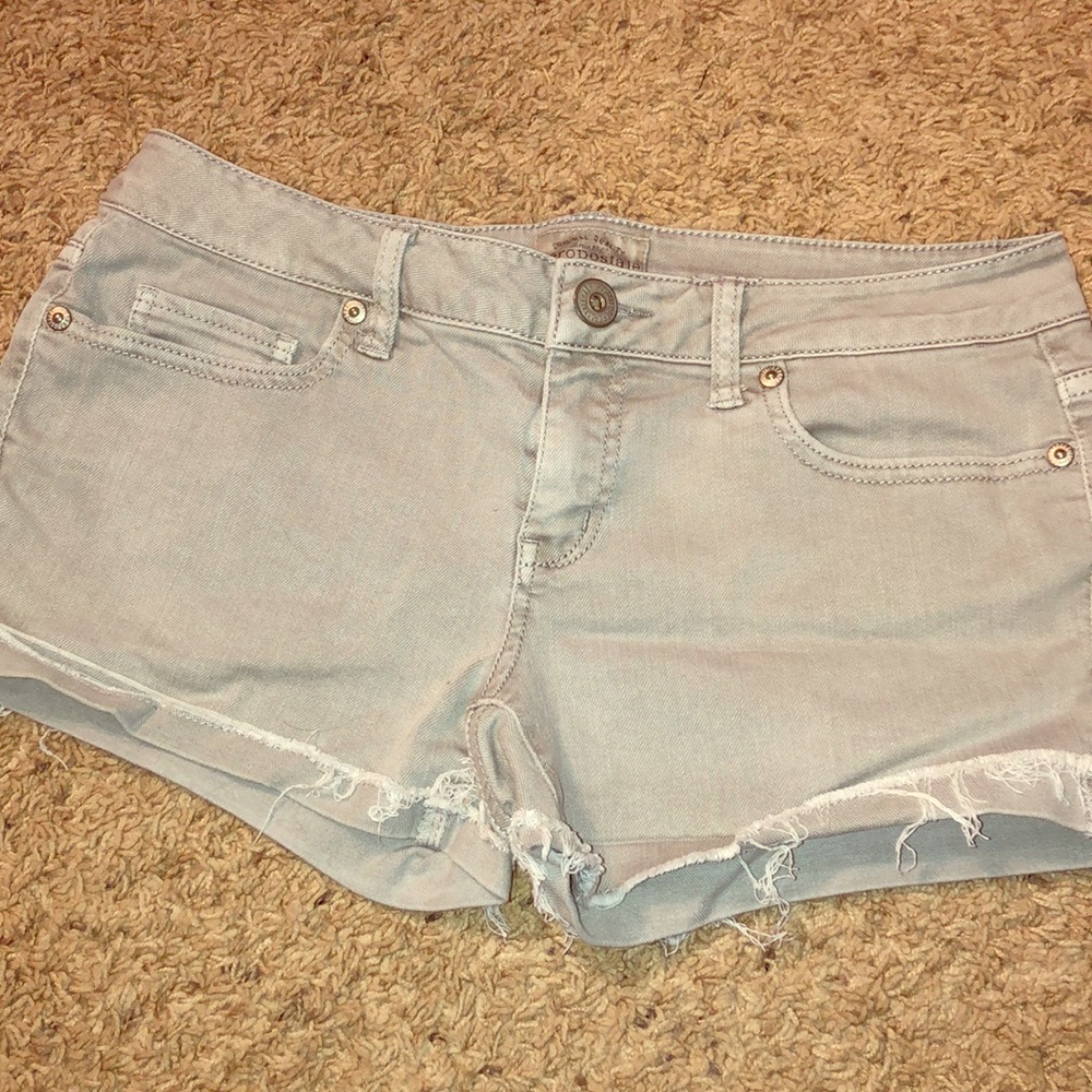 ☀️3/$12 Gray Aeropostale Cuffed Shorts